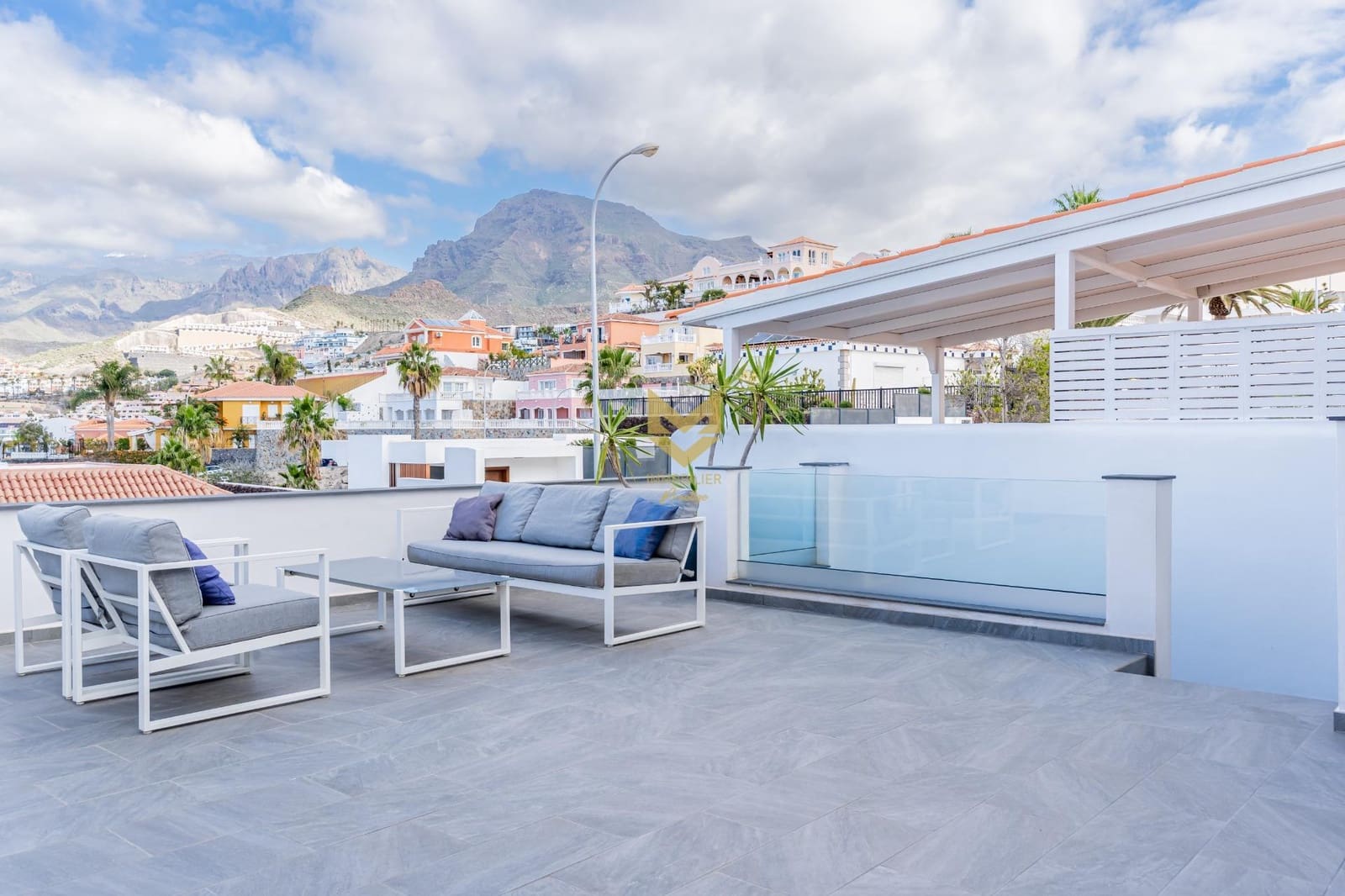 2 slaapkamer Villa te koop in Costa Adeje met garage - € 740.000 (Ref: 9645198)