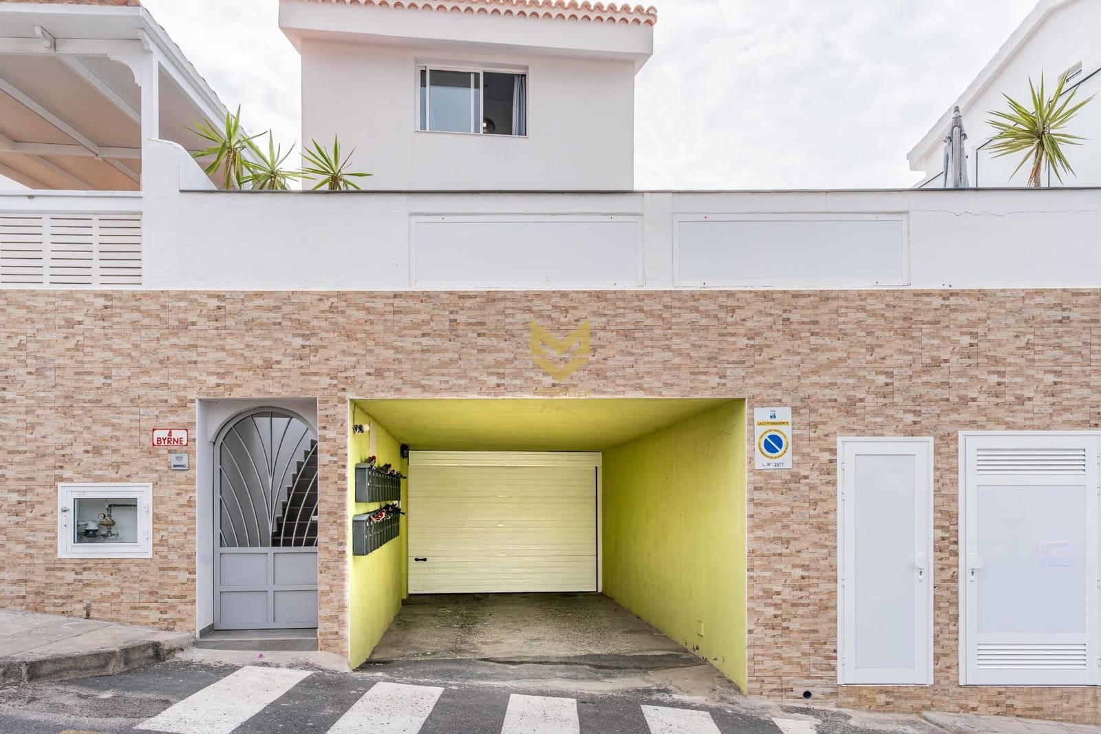 2 slaapkamer Villa te koop in Costa Adeje met garage - € 740.000 (Ref: 9645198)