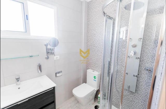 3 makuuhuone Rivitalo myytävänä paikassa Torviscas, Adeje - 630 000 € (Ref: 9645199)