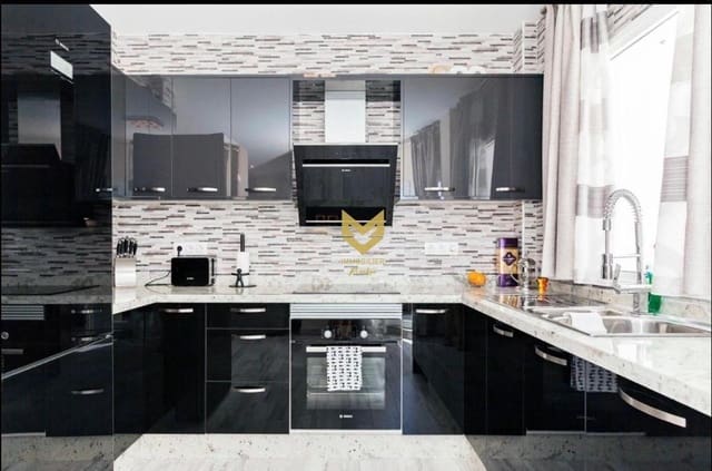 3 makuuhuone Rivitalo myytävänä paikassa Torviscas, Adeje - 630 000 € (Ref: 9645199)