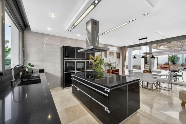 4 Zimmer Villa zu verkaufen in Roque del Conde, Adeje - 2.300.000 € (Ref: 9645203)