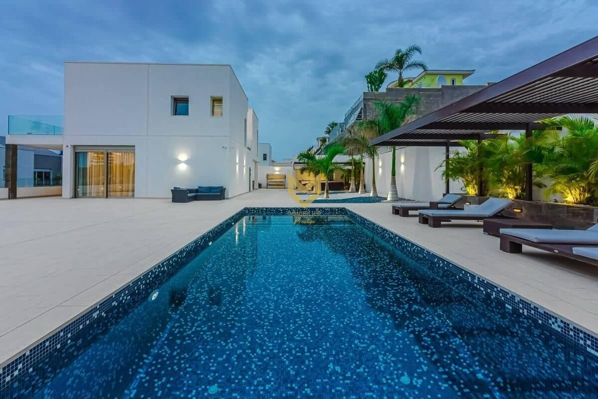 4 Zimmer Villa zu verkaufen in Roque del Conde mit Garage - 2.300.000 € (Ref: 9645203)