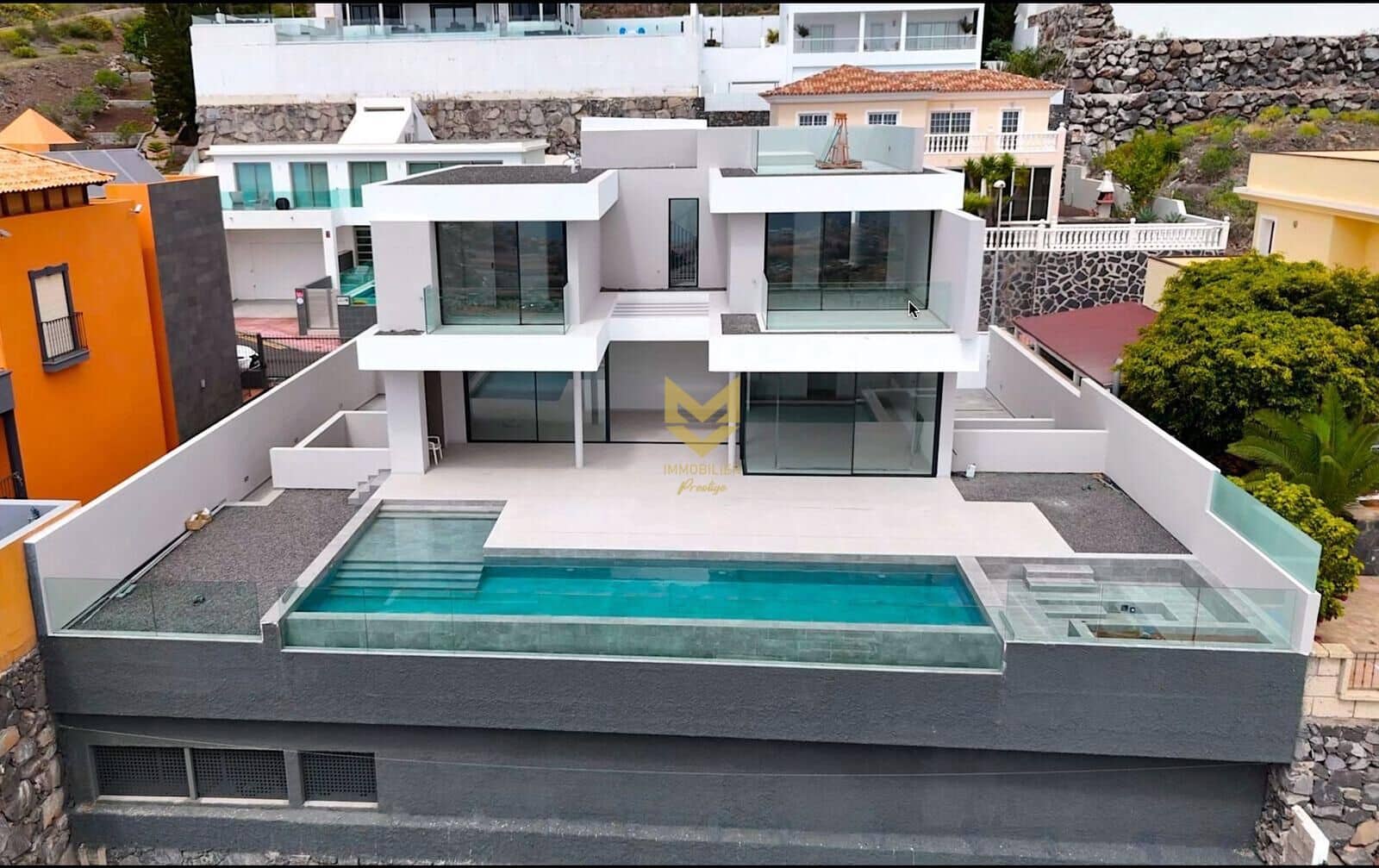 6 makuuhuone Huvila myytävänä paikassa Costa Adeje mukana uima-altaan 
autotalli - 2 400 000 € (Ref: 9645204)