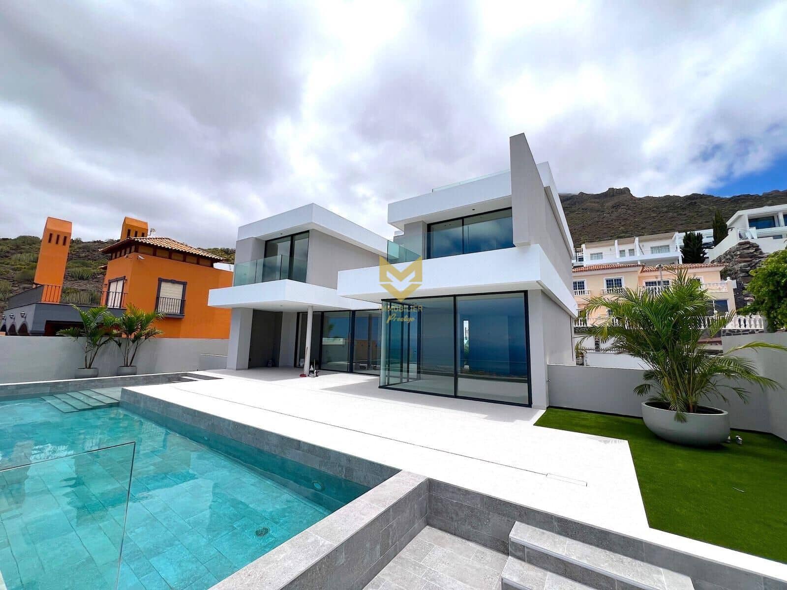 6 makuuhuone Huvila myytävänä paikassa Costa Adeje mukana uima-altaan 
autotalli - 2 400 000 € (Ref: 9645204)