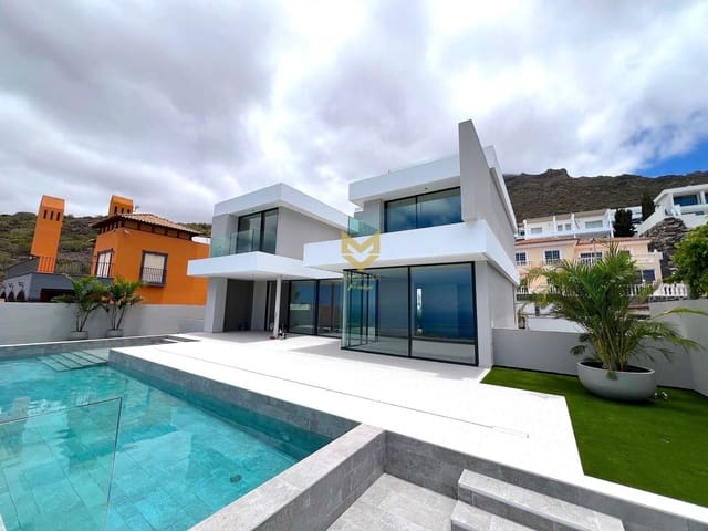 6 makuuhuone Huvila myytävänä paikassa Torviscas Centro y Alto, Adeje mukana uima-altaan 
autotalli - 2 400 000 € (Ref: 9645204)