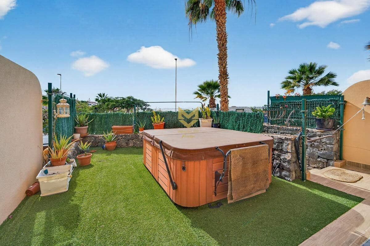 2 makuuhuone Huoneisto myytävänä paikassa Adeje mukana 
autotalli - 365 000 € (Ref: 9645206)