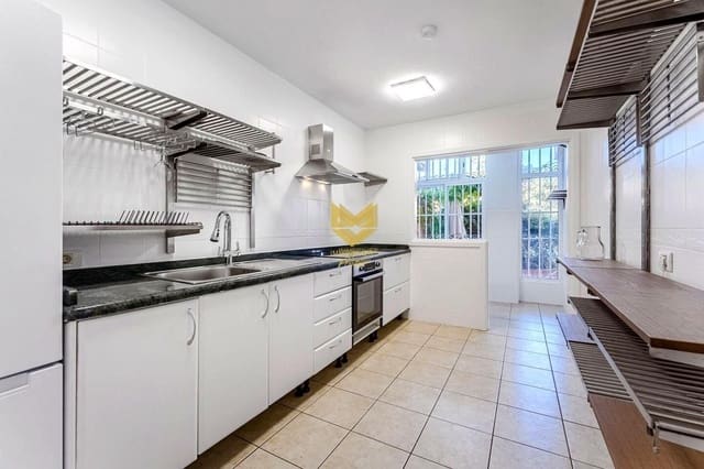 3 soveværelse Lejlighed til salg i Los Cristianos, Arona med swimmingpool - € 469.000 (Ref: 9645209)