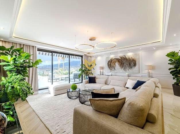 4 makuuhuone Huvila myytävänä paikassa Costa Adeje mukana uima-altaan 
autotalli - 2 600 000 € (Ref: 9645212)