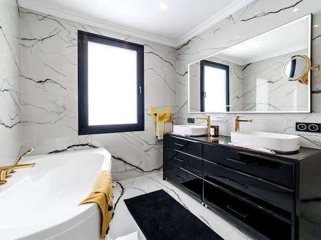 4 makuuhuone Huvila myytävänä paikassa Costa Adeje mukana uima-altaan 
autotalli - 2 600 000 € (Ref: 9645212)