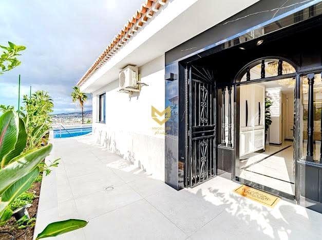 4 makuuhuone Huvila myytävänä paikassa Costa Adeje mukana uima-altaan 
autotalli - 2 600 000 € (Ref: 9645212)