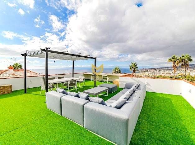 4 makuuhuone Huvila myytävänä paikassa Costa Adeje mukana uima-altaan 
autotalli - 2 600 000 € (Ref: 9645212)