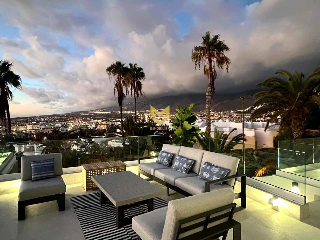 4 makuuhuone Huvila myytävänä paikassa Costa Adeje mukana uima-altaan 
autotalli - 2 600 000 € (Ref: 9645212)