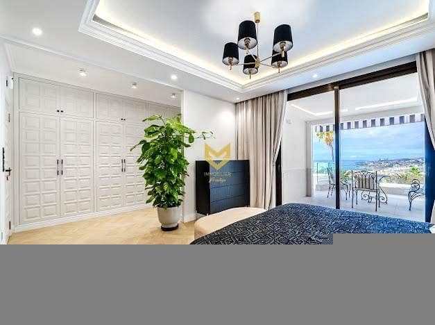 4 makuuhuone Huvila myytävänä paikassa Costa Adeje mukana uima-altaan 
autotalli - 2 600 000 € (Ref: 9645212)