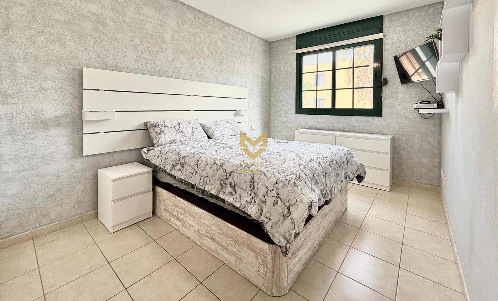 2 bedroom Apartment for sale in Llano del Camello with pool - € 259,000 (Ref: 9656249)