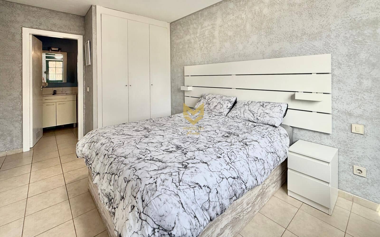 2 bedroom Apartment for sale in Llano del Camello with pool - € 259,000 (Ref: 9656249)