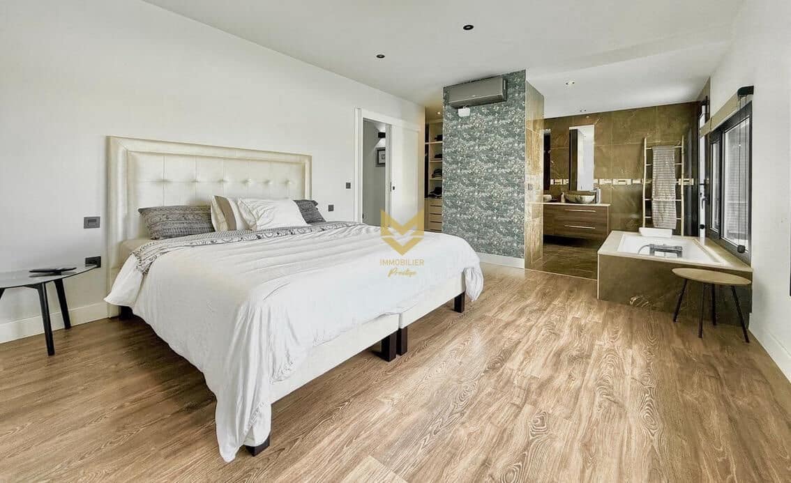 5 Zimmer Villa zu verkaufen in Armenime mit Garage - 890.000 € (Ref: 9721844)