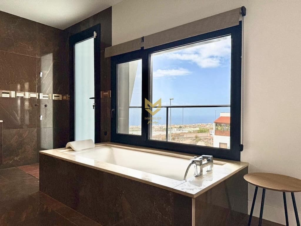 5 Zimmer Villa zu verkaufen in Armenime mit Garage - 890.000 € (Ref: 9721844)