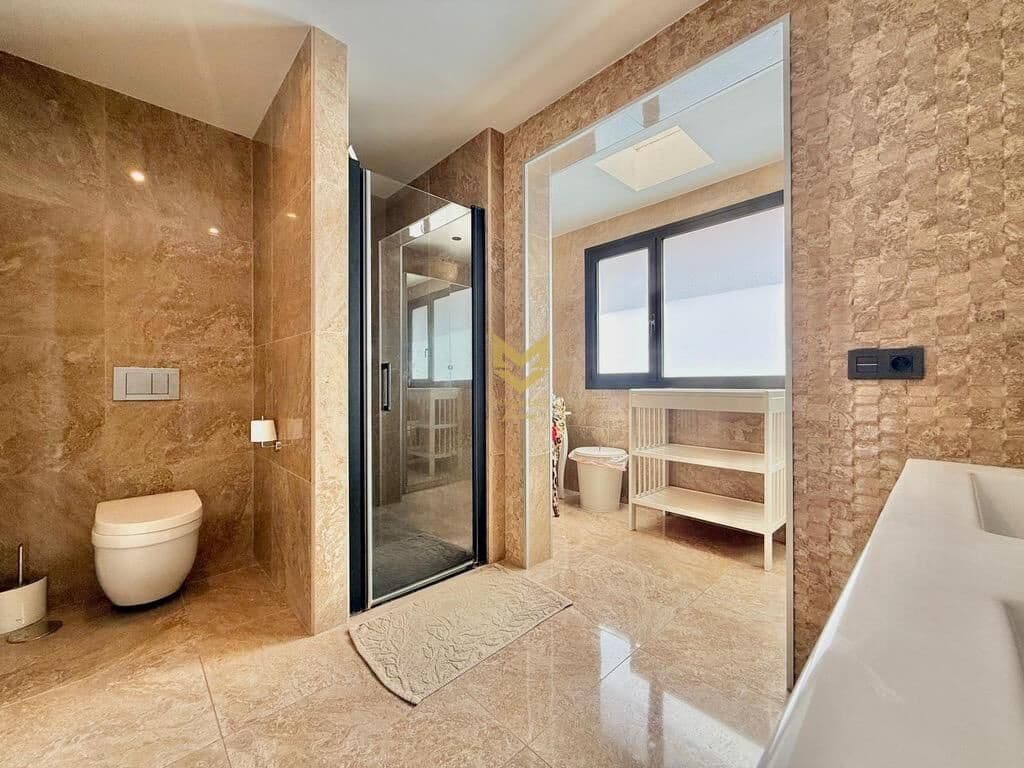 5 Zimmer Villa zu verkaufen in Armenime mit Garage - 890.000 € (Ref: 9721844)