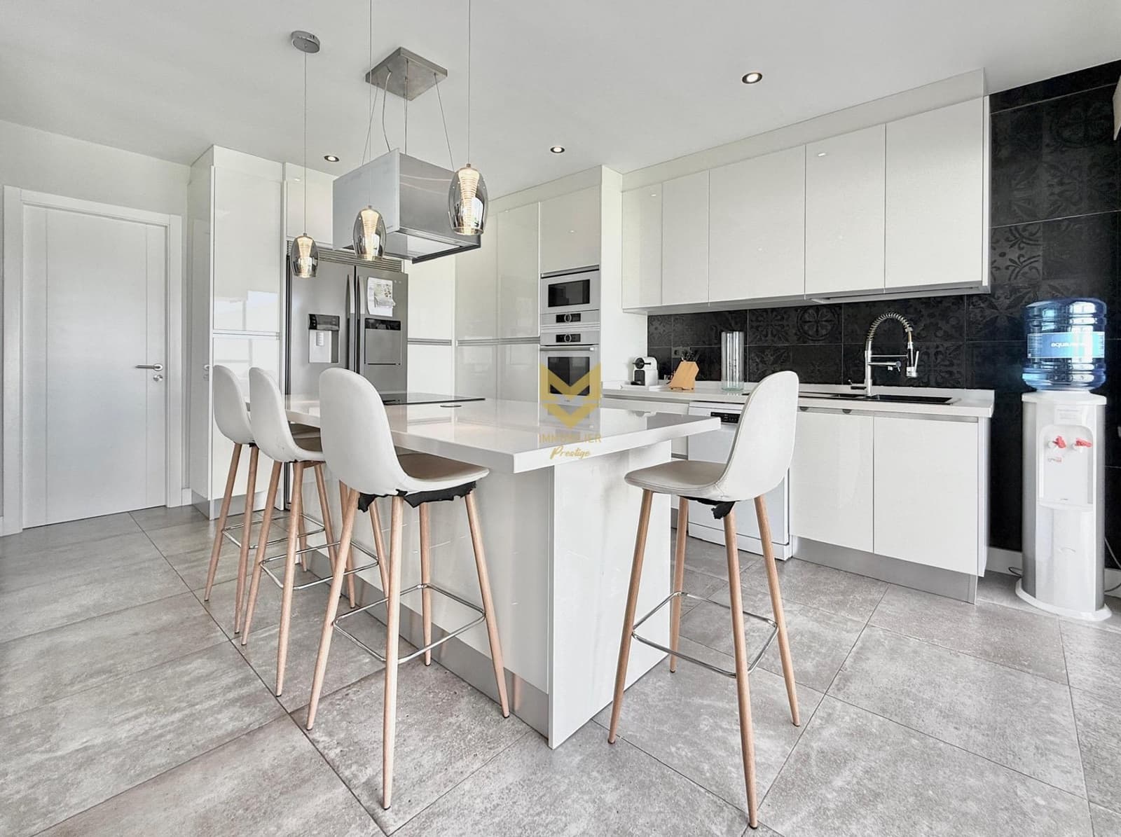 5 Zimmer Villa zu verkaufen in Armenime mit Garage - 890.000 € (Ref: 9721844)