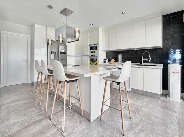 5 Zimmer Villa zu verkaufen in Armeñime, Adeje mit Garage - 890.000 € (Ref: 9721844)