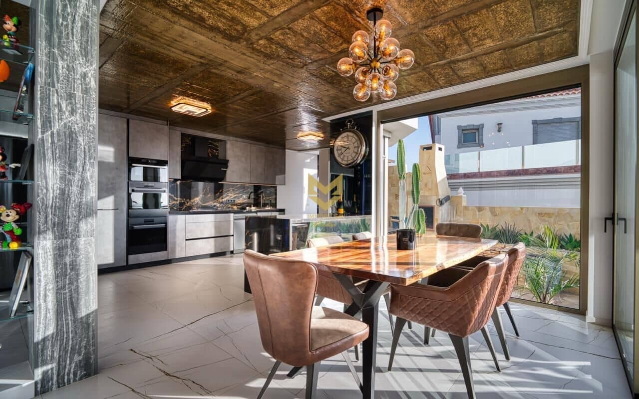 4 sovrum Villa till salu i Costa Adeje med pool garage - 5 500 000 € (Ref: 9791208)