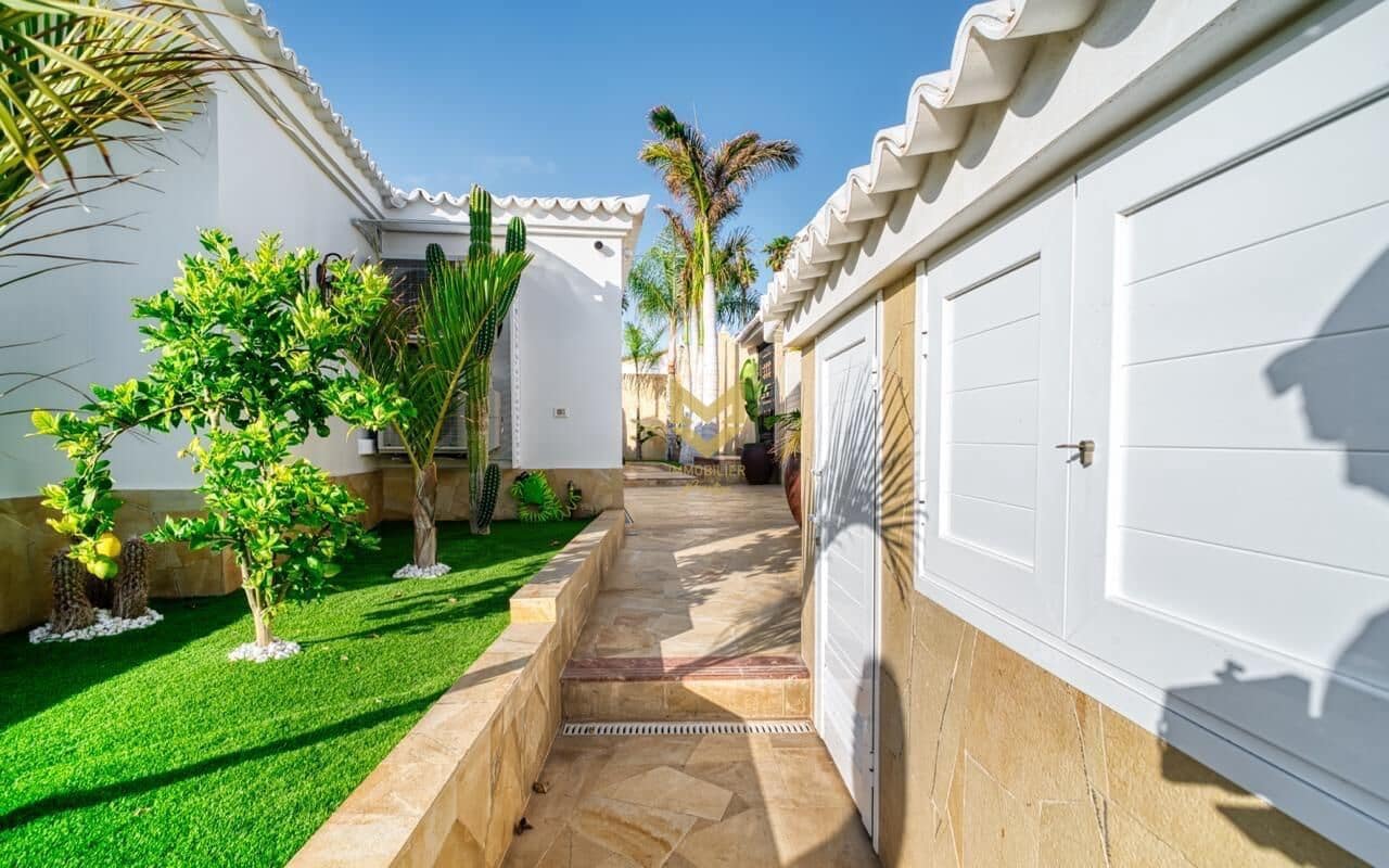 4 sovrum Villa till salu i Costa Adeje med pool garage - 5 500 000 € (Ref: 9791208)