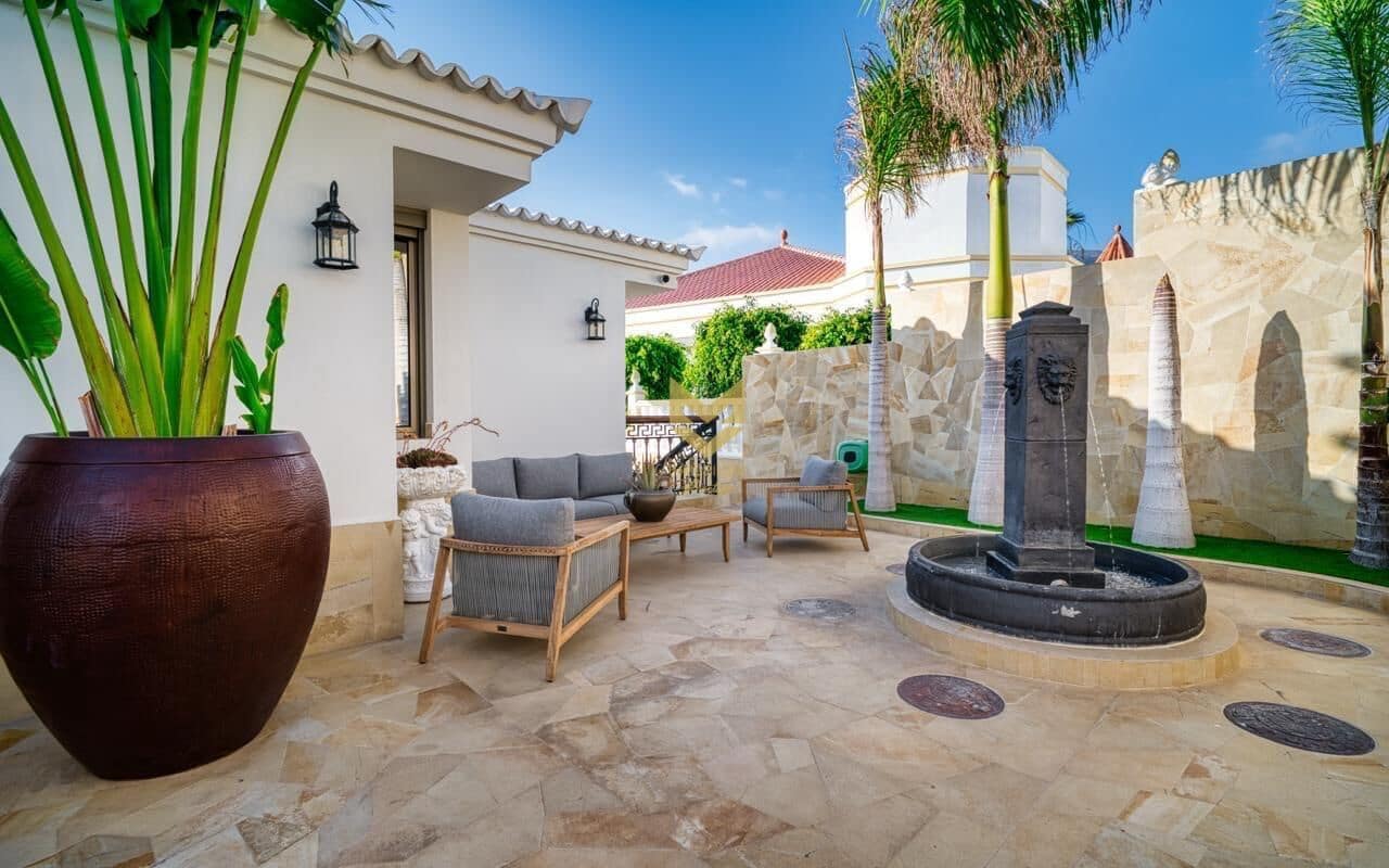 4 sovrum Villa till salu i Costa Adeje med pool garage - 5 500 000 € (Ref: 9791208)