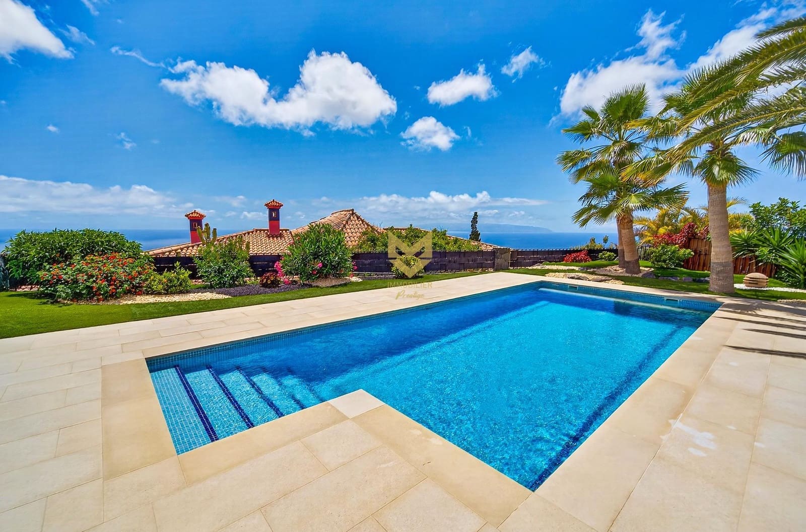 Chalet de 4 habitaciones en Costa Adeje en venta con piscina garaje - 1.450.000 € (Ref: 9833829)