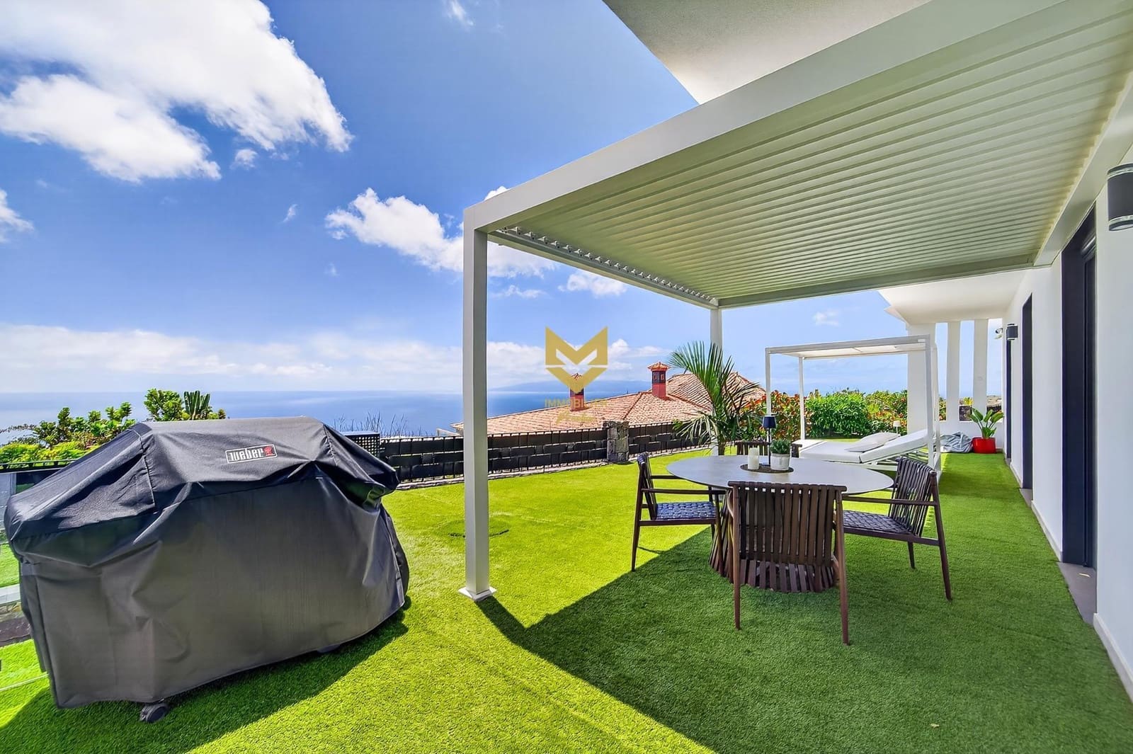 Chalet de 4 habitaciones en Costa Adeje en venta con piscina garaje - 1.450.000 € (Ref: 9833829)