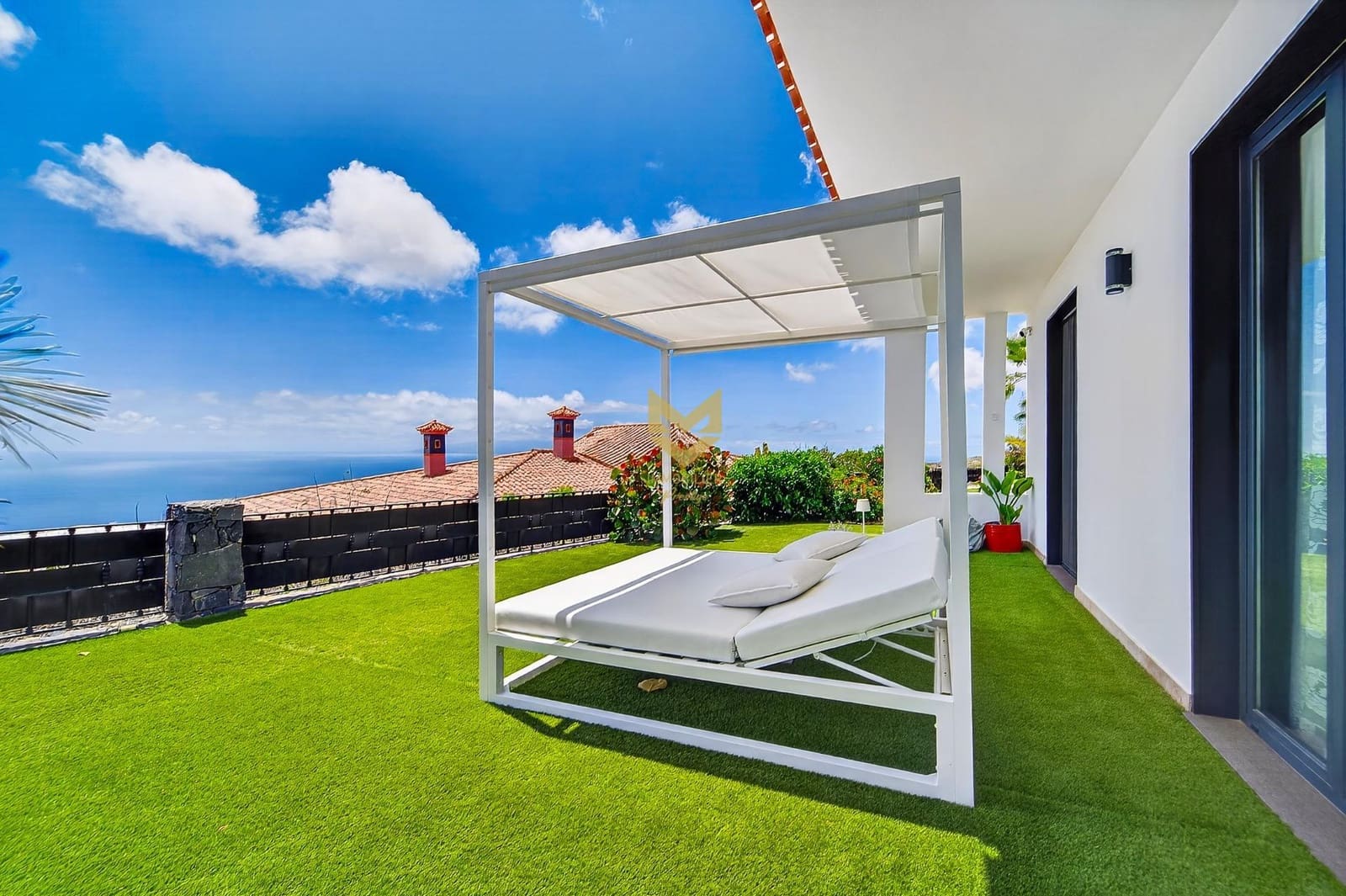 Chalet de 4 habitaciones en Costa Adeje en venta con piscina garaje - 1.450.000 € (Ref: 9833829)