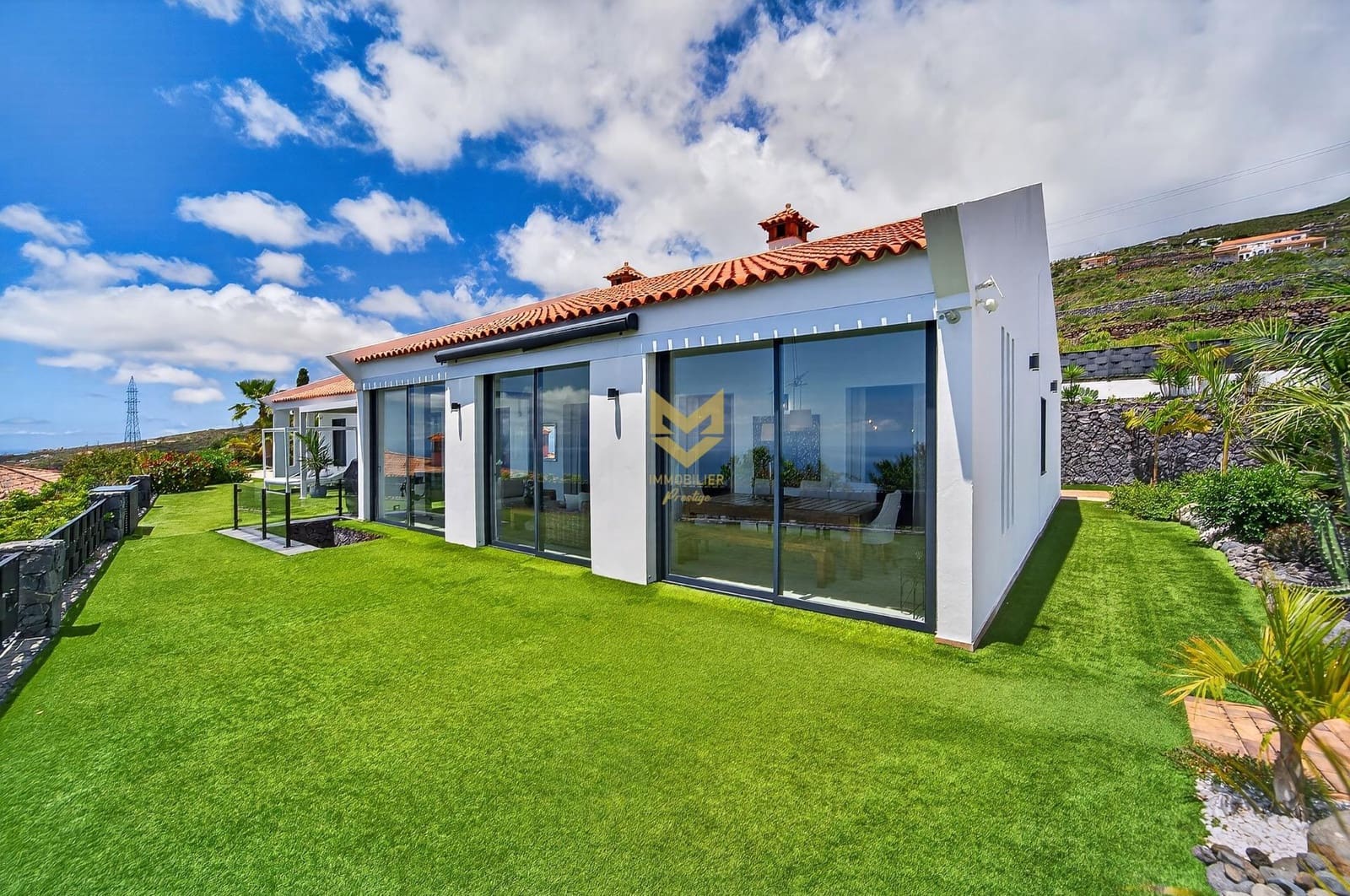 Chalet de 4 habitaciones en Costa Adeje en venta con piscina garaje - 1.450.000 € (Ref: 9833829)