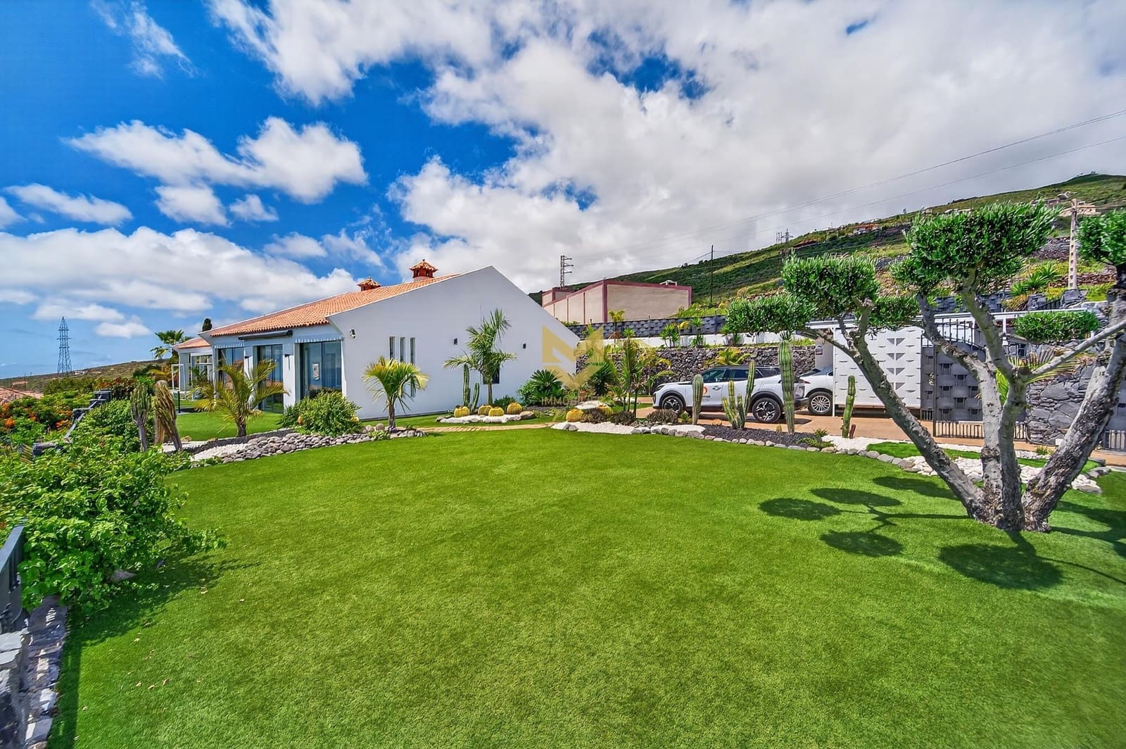 Chalet de 4 habitaciones en Costa Adeje en venta con piscina garaje - 1.450.000 € (Ref: 9833829)