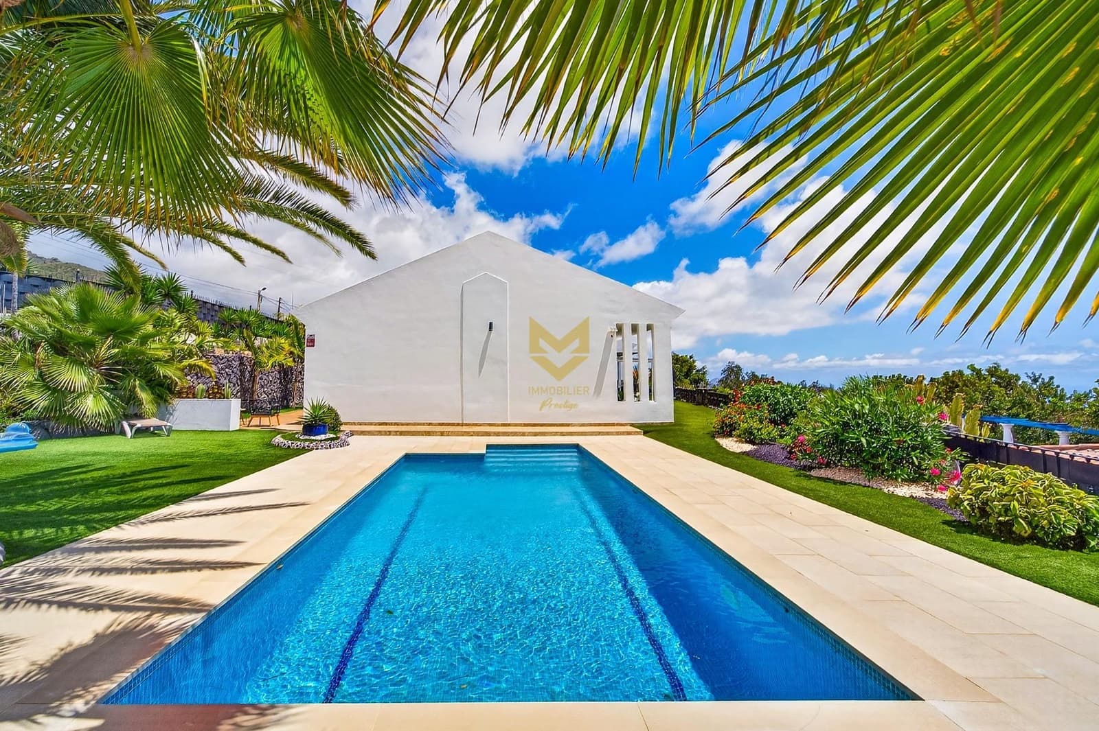Chalet de 4 habitaciones en Costa Adeje en venta con piscina garaje - 1.450.000 € (Ref: 9833829)