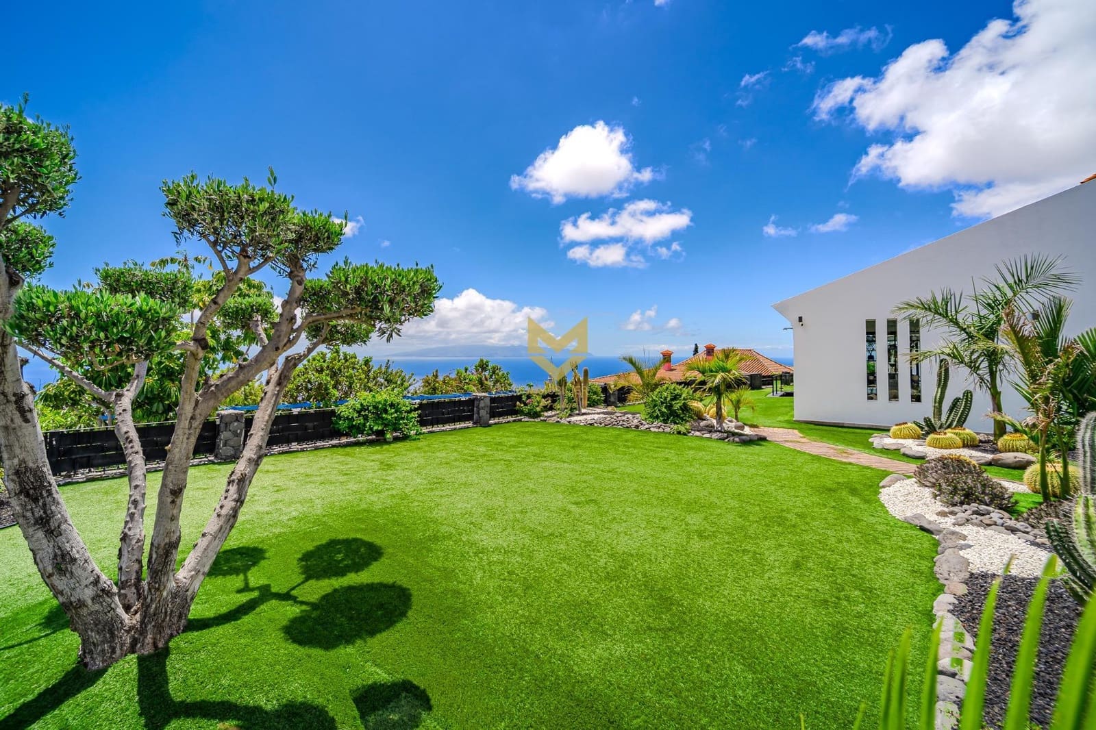 Chalet de 4 habitaciones en Costa Adeje en venta con piscina garaje - 1.450.000 € (Ref: 9833829)