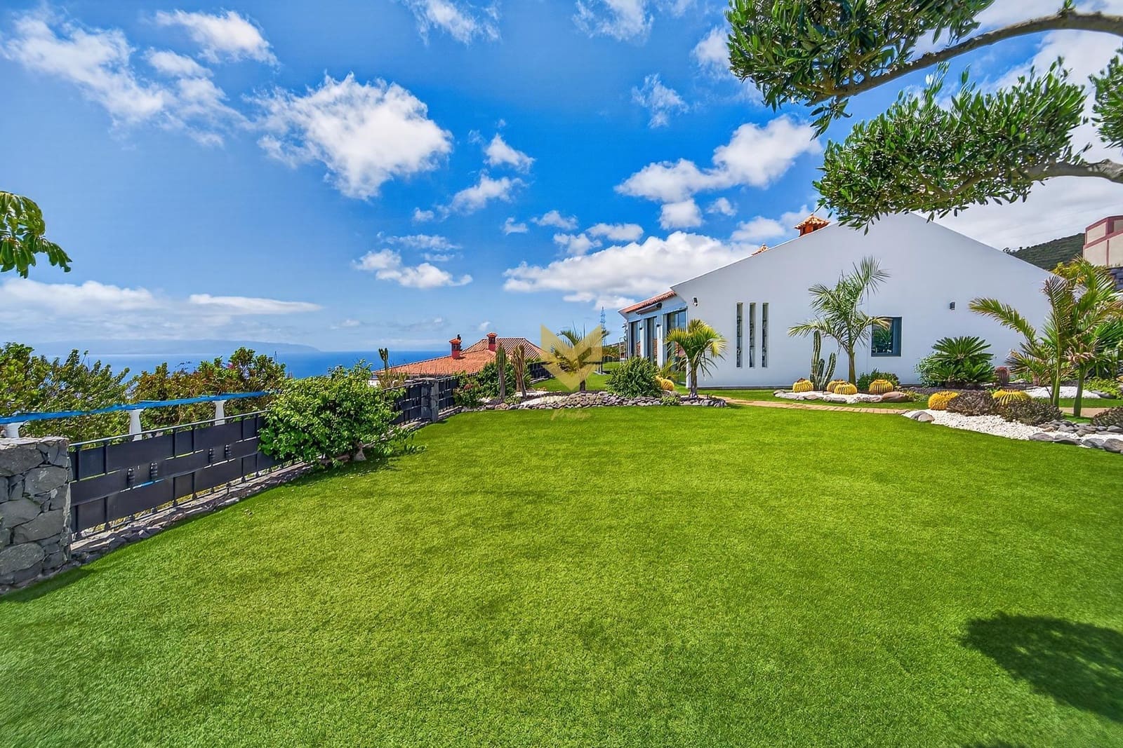 Chalet de 4 habitaciones en Costa Adeje en venta con piscina garaje - 1.450.000 € (Ref: 9833829)
