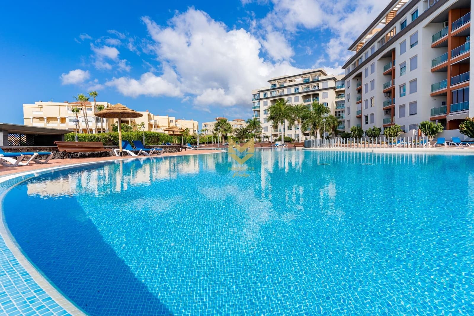 3 bedroom Penthouse for sale in San Miguel de Abona with pool - € 470,000 (Ref: 9833831)