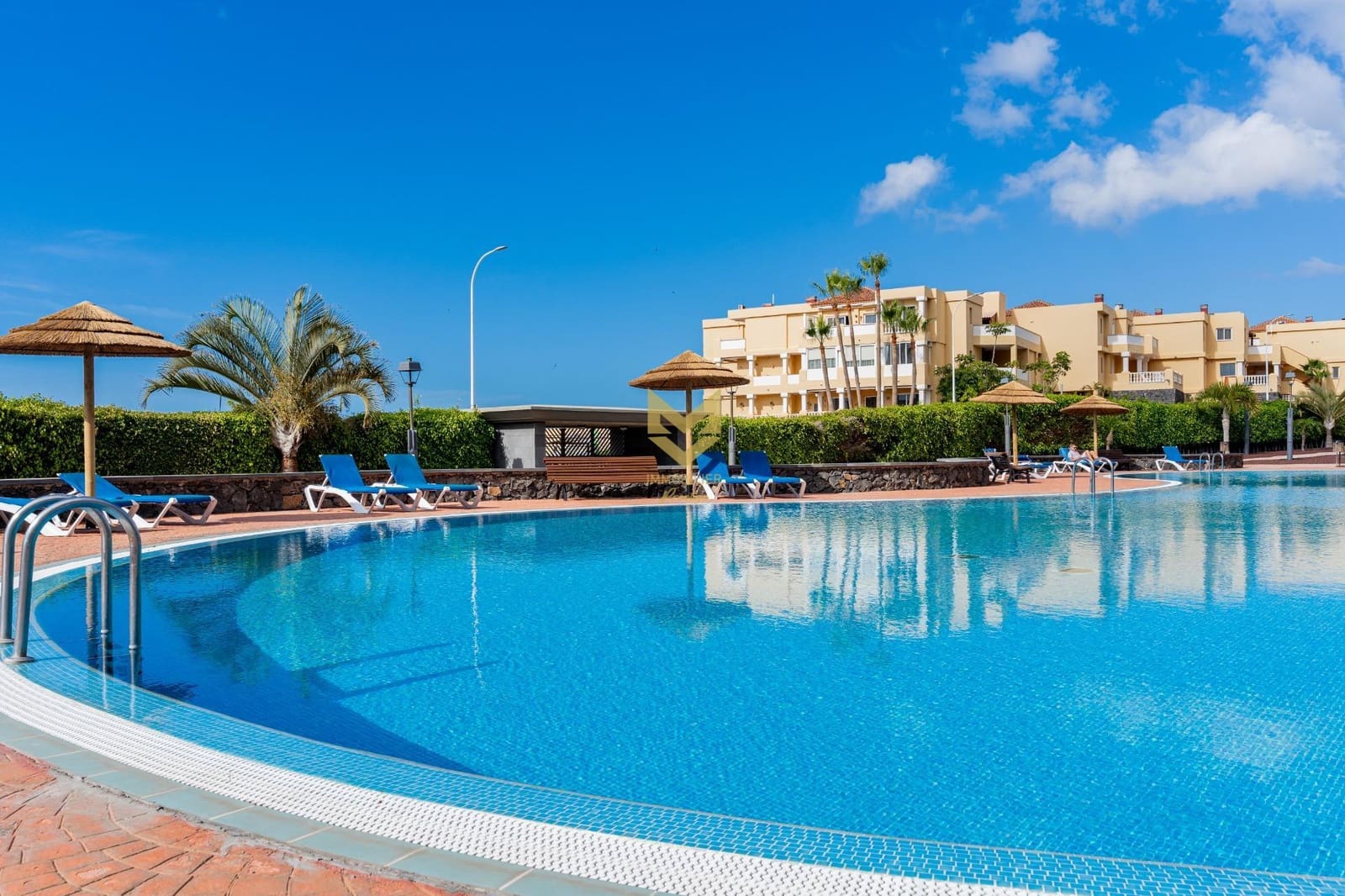 3 bedroom Penthouse for sale in San Miguel de Abona with pool - € 470,000 (Ref: 9833831)