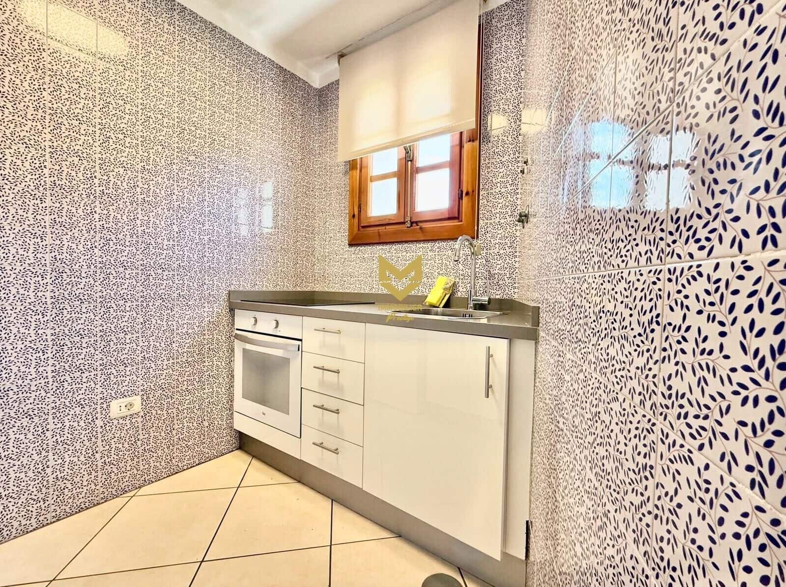 1 slaapkamer Studio te koop in Playa de las Americas met zwembad - € 380.000 (Ref: 9892511)