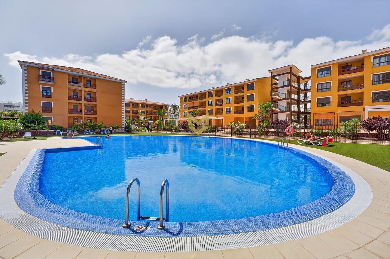 Apartamento de 2 habitaciones en Palm-Mar en venta con piscina - 351.000 € (Ref: 9904144)