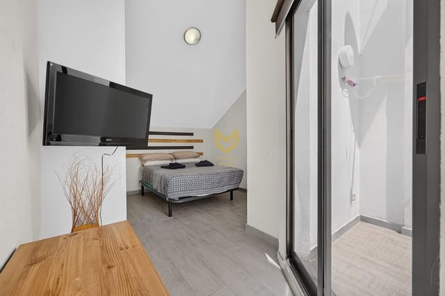 1 slaapkamer Appartement te koop in Los Cristianos, Arona met zwembad - € 295.000 (Ref: 9965388)