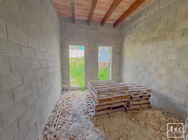 5 bedroom Townhouse for sale in Vilafranca de Bonany with garage - € 320,000 (Ref: 8782945)