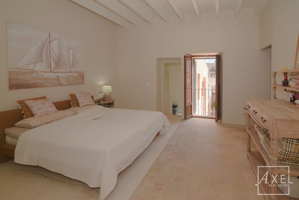 4 soveværelse Byhus til salg i Campos med swimmingpool garage - € 1.500.000 (Ref: 9246493)