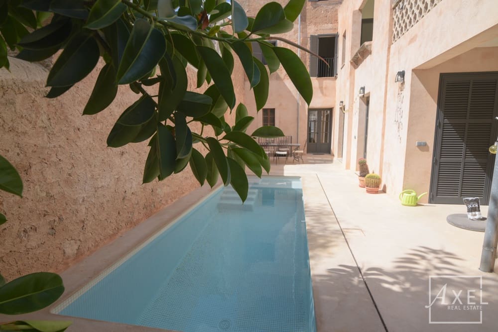 4 soveværelse Byhus til salg i Campos med swimmingpool garage - € 1.500.000 (Ref: 9246493)