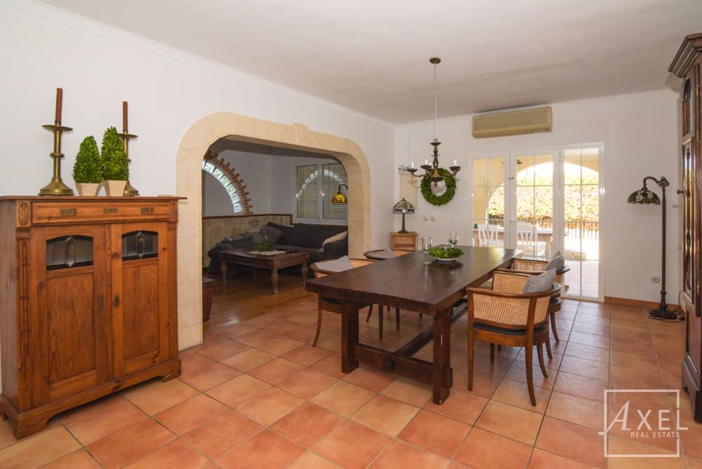 6 slaapkamer Villa te koop in Llucmajor met zwembad - € 1.200.000 (Ref: 9426960)