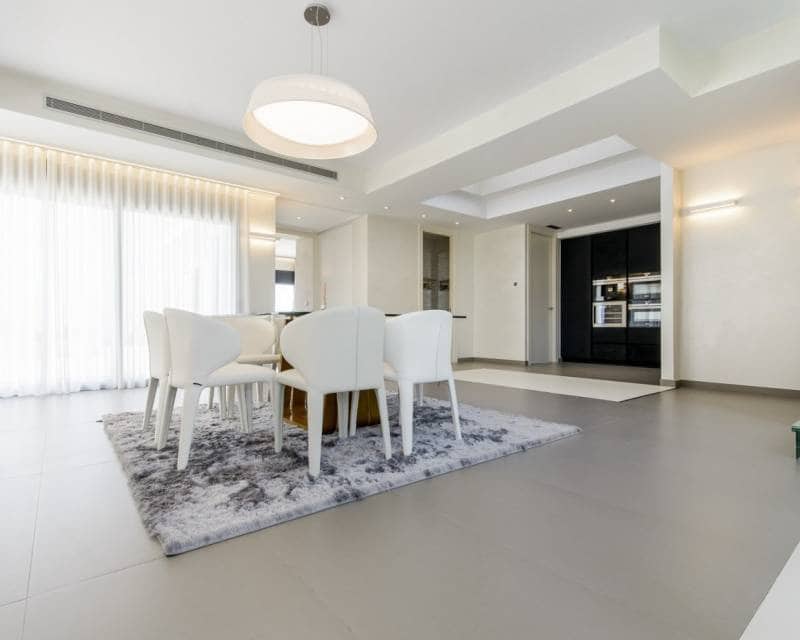 3 soveværelse Villa til salg i Campoamor med swimmingpool - € 1.195.000 (Ref: 8230012)