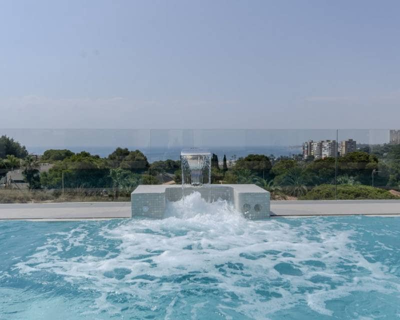 3 soveværelse Villa til salg i Campoamor med swimmingpool - € 1.195.000 (Ref: 8230012)