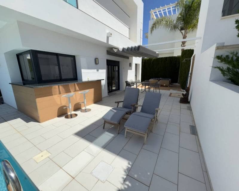 3 bedroom Villa for sale in Ciudad Quesada with pool - € 465,000 (Ref: 8277239)