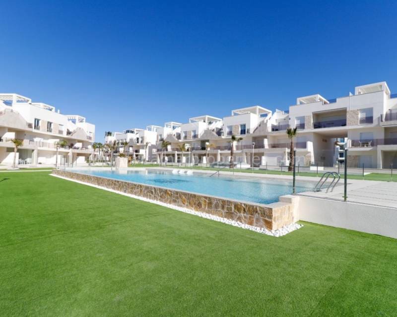 3 Zimmer Apartment zu verkaufen in El Raso mit Pool - 349.000 € (Ref: 8309477)