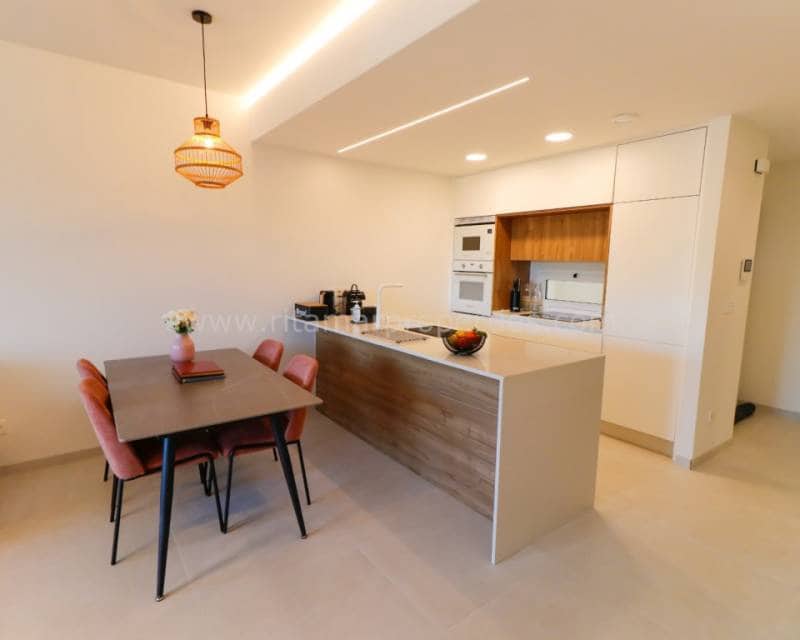 3 Zimmer Apartment zu verkaufen in El Raso mit Pool - 349.000 € (Ref: 8309477)