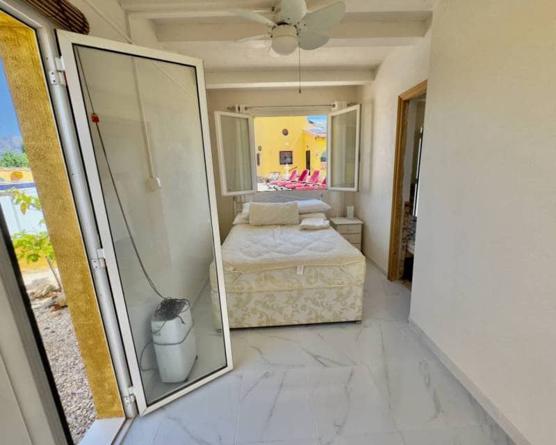 3 chambre Finca/Maison de Campagne à vendre à Orihuela avec piscine - 430 000 € (Ref: 8420101)